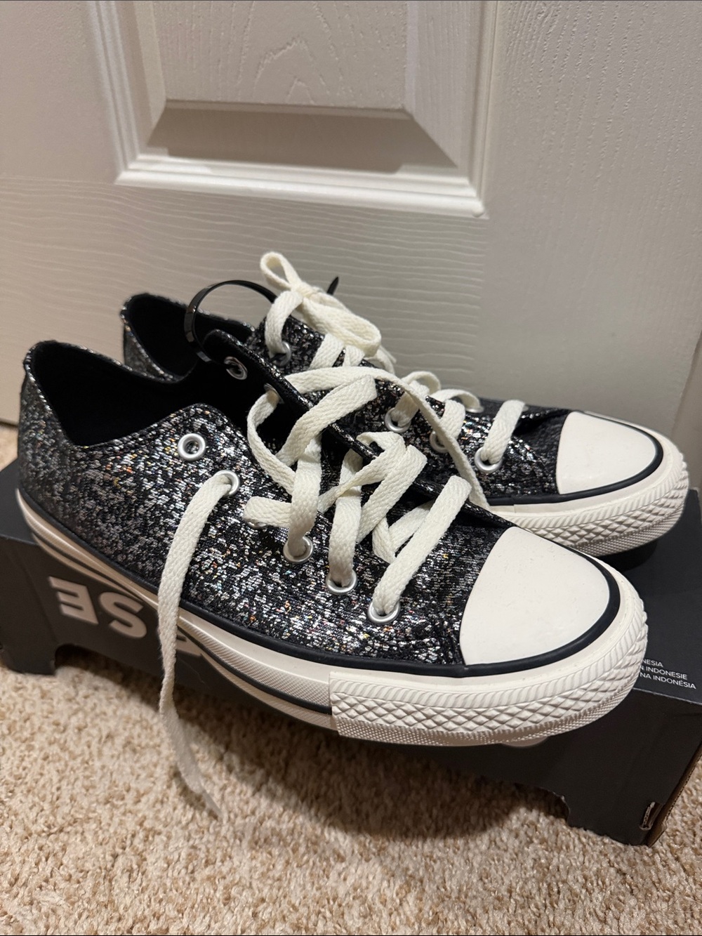 Converse Chuck Taylor’s sz 8 new blaxk